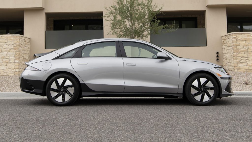 2025 IONIQ 6 SE Side view parked on a city street.