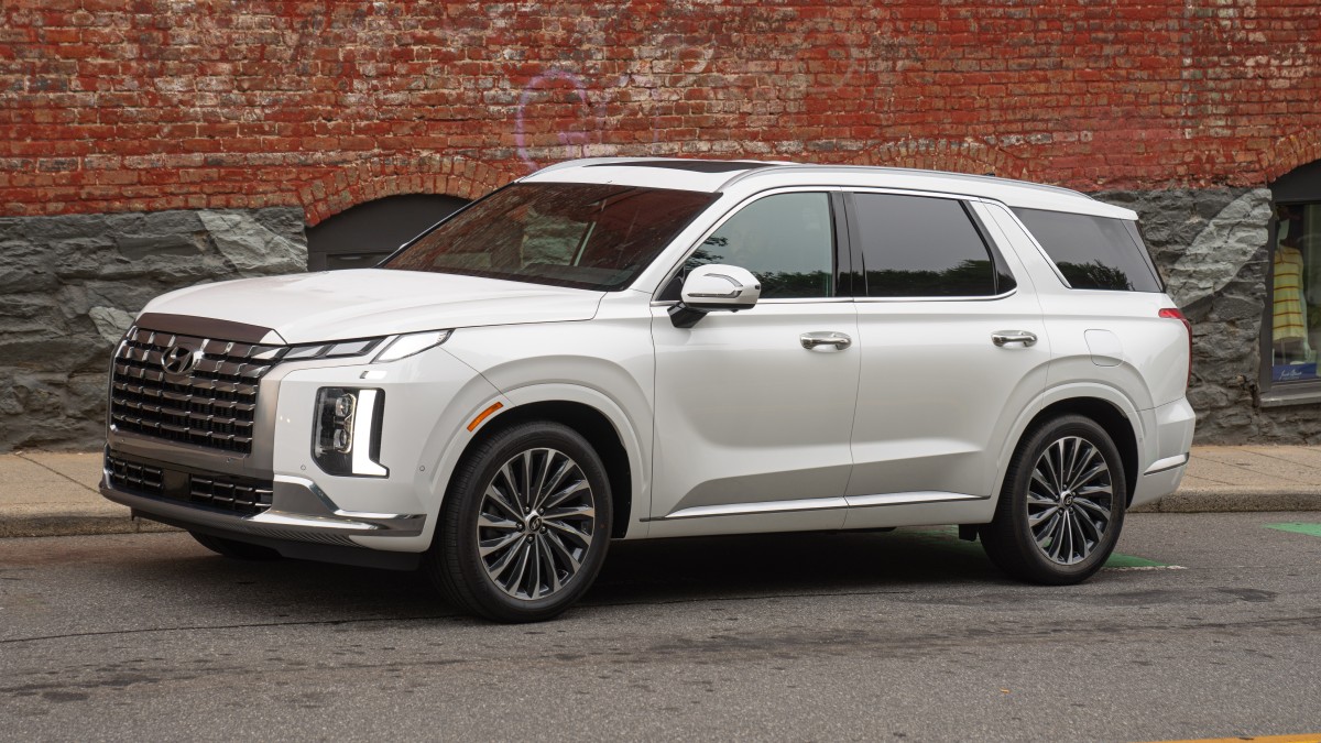 2024 Hyundai Palisade parked on a city street