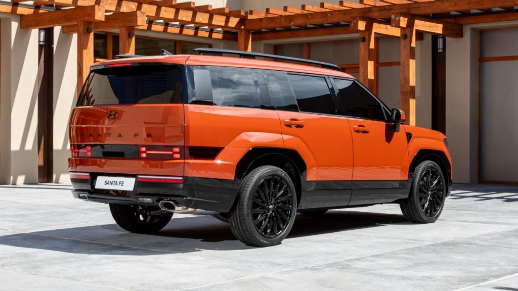 2024 Hyundai Santa Fe parked