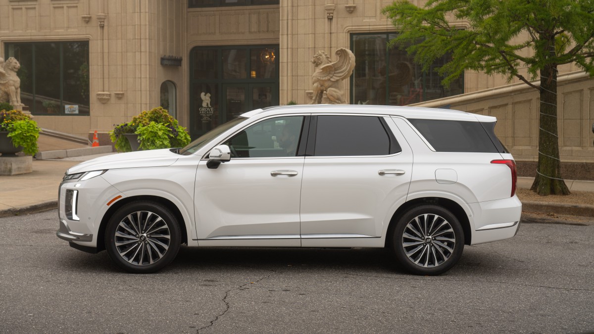 Side view of a white 2025 Hyundai Palisade