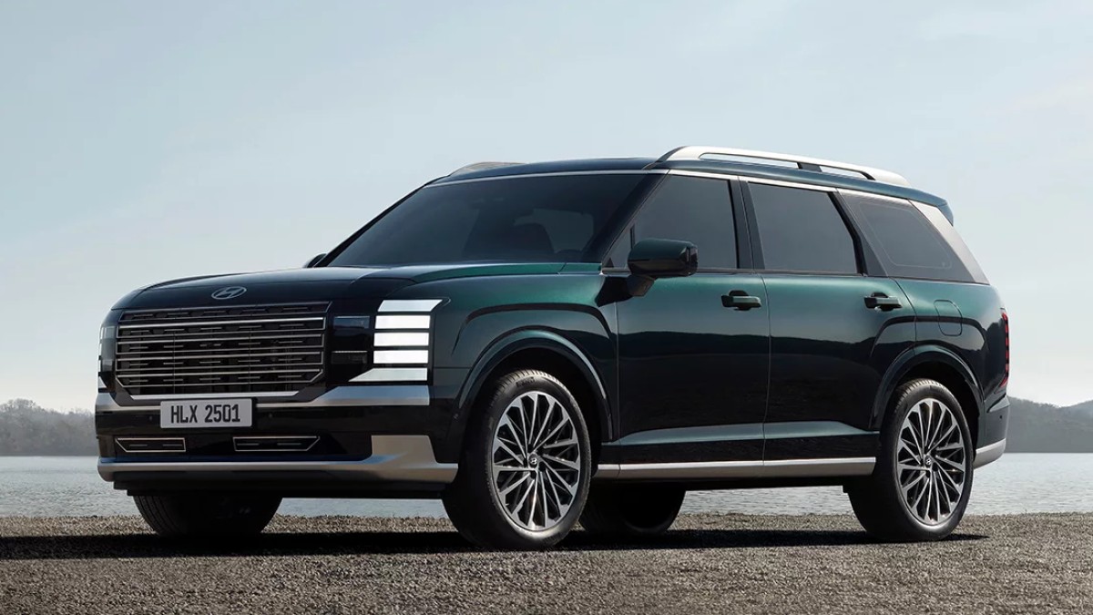 2026 Hyundai Palisade Front Hero View Parked on Beach