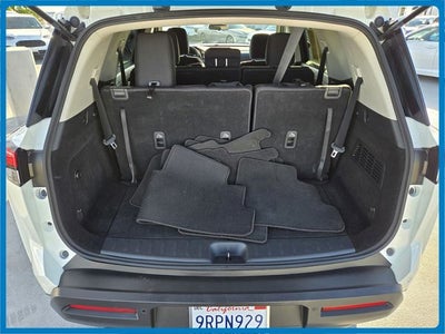 2022 Nissan Pathfinder SV