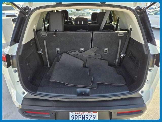 2022 Nissan Pathfinder SV