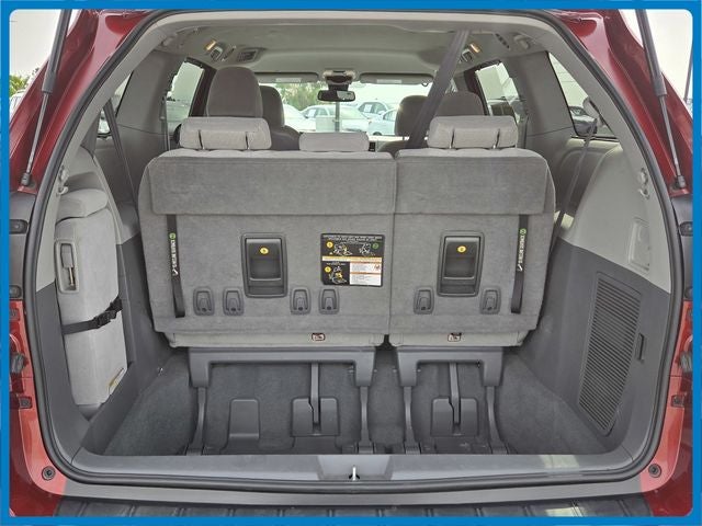 2020 Toyota Sienna LE 8 Passenger