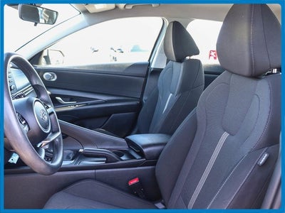 2023 Hyundai ELANTRA SE