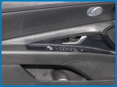 2023 Hyundai ELANTRA SE