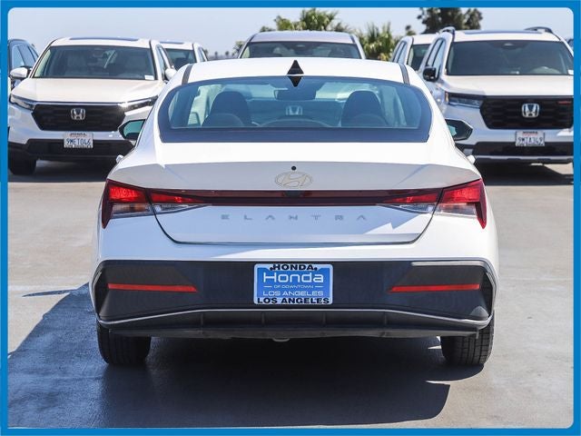 2024 Hyundai ELANTRA SE