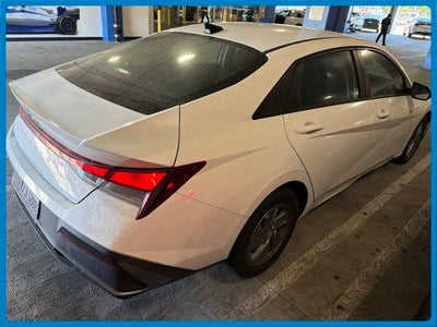 2024 Hyundai ELANTRA SE