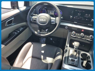 2024 Kia Carnival LX