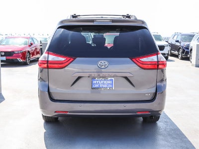 2017 Toyota Sienna XLE 8 Passenger