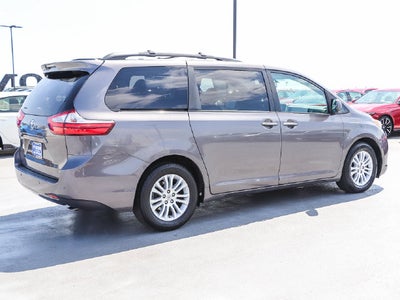 2017 Toyota Sienna XLE 8 Passenger