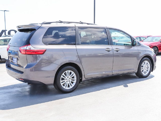 2017 Toyota Sienna XLE 8 Passenger