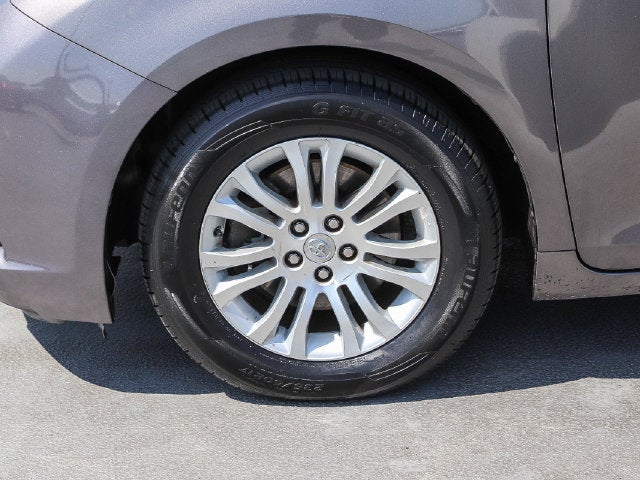 2017 Toyota Sienna XLE 8 Passenger