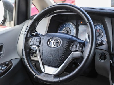 2017 Toyota Sienna XLE 8 Passenger