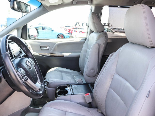 2017 Toyota Sienna XLE 8 Passenger