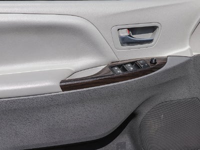 2017 Toyota Sienna XLE 8 Passenger