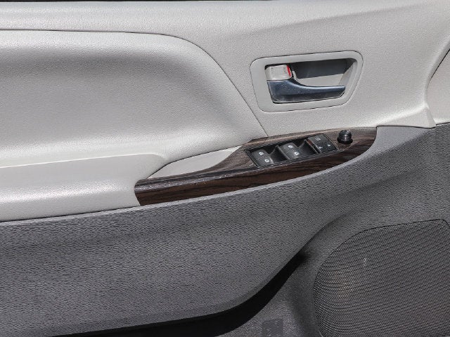 2017 Toyota Sienna XLE 8 Passenger