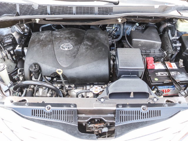 2017 Toyota Sienna XLE 8 Passenger