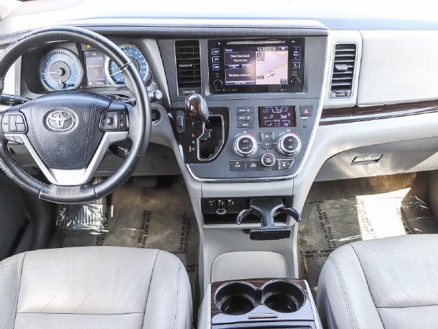 2017 Toyota Sienna XLE 8 Passenger