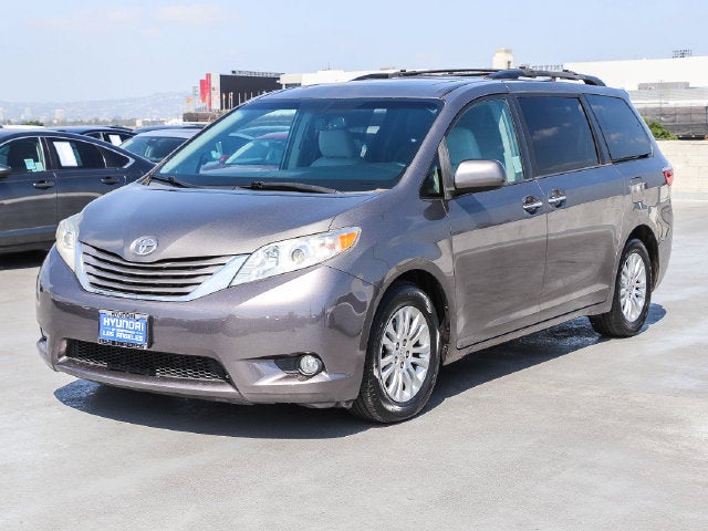 2017 Toyota Sienna XLE 8 Passenger