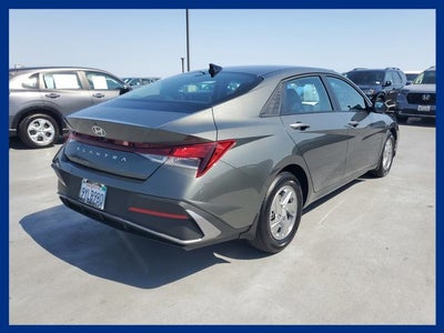 2026 Hyundai ELANTRA SE