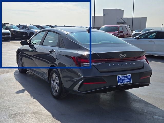 2024 Hyundai ELANTRA SE