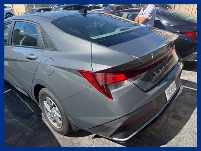 2024 Hyundai ELANTRA SE