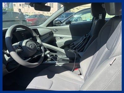 2024 Hyundai ELANTRA SE