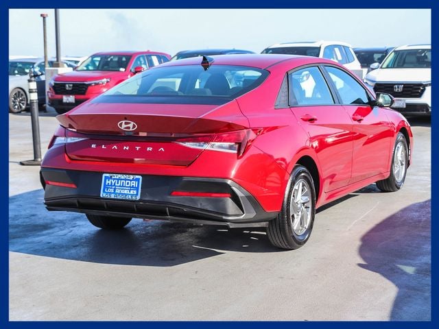 2025 Hyundai ELANTRA SE