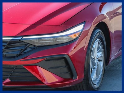 2025 Hyundai ELANTRA SE