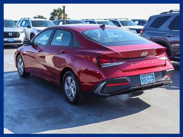 2025 Hyundai ELANTRA SE
