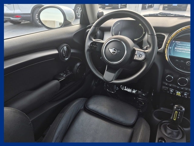 2023 MINI Cooper SE Electric Signature Plus