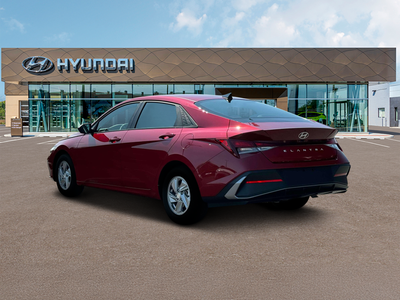 2025 Hyundai ELANTRA SE