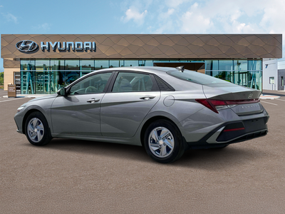 2025 Hyundai ELANTRA SE
