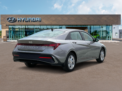 2025 Hyundai ELANTRA SE