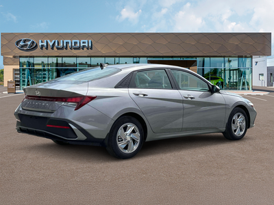 2025 Hyundai ELANTRA SE