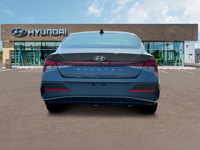 2025 Hyundai ELANTRA SE
